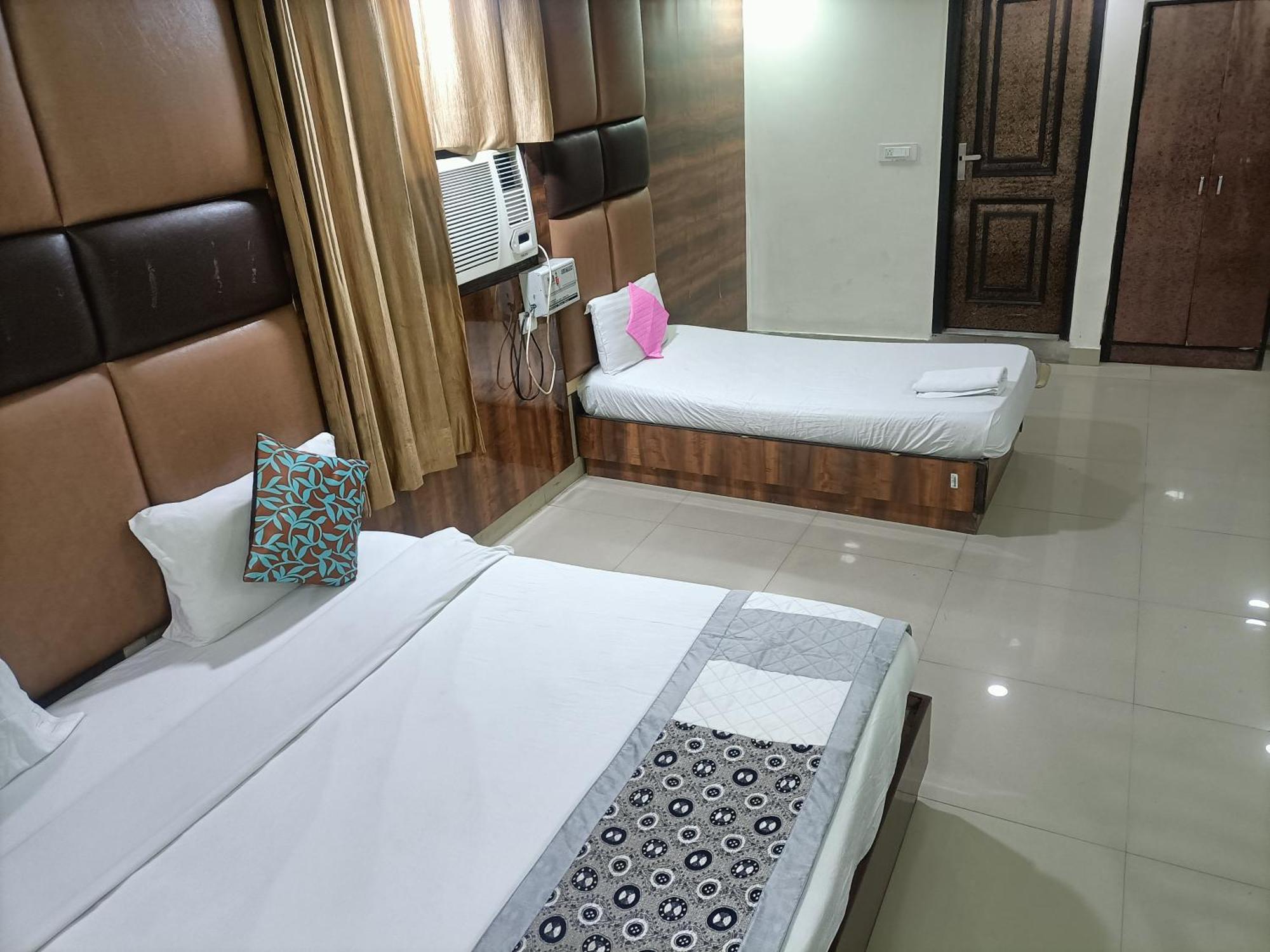 Tela Plaza Near Igi Airport Hotel 4*