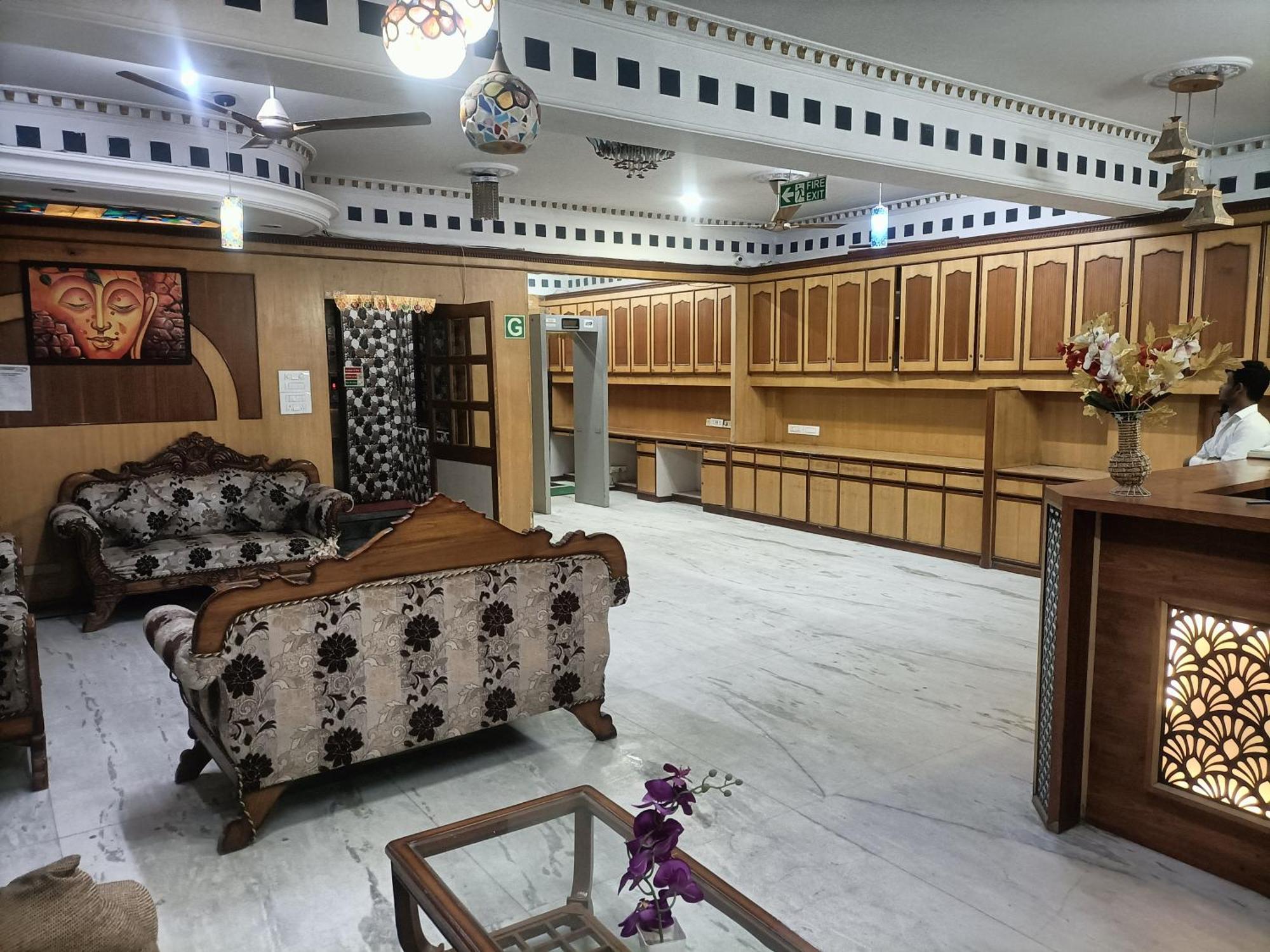 Hotel Tela Plaza Near Igi Airport 4*