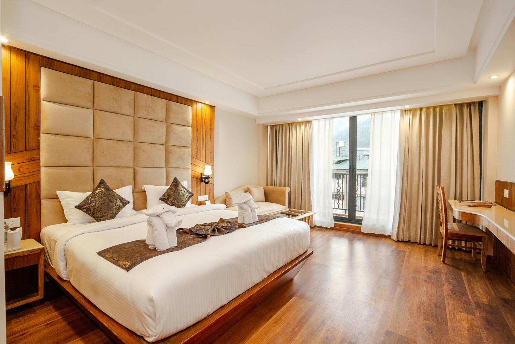 Tela Plaza Near Igi Airport Hotel 4*