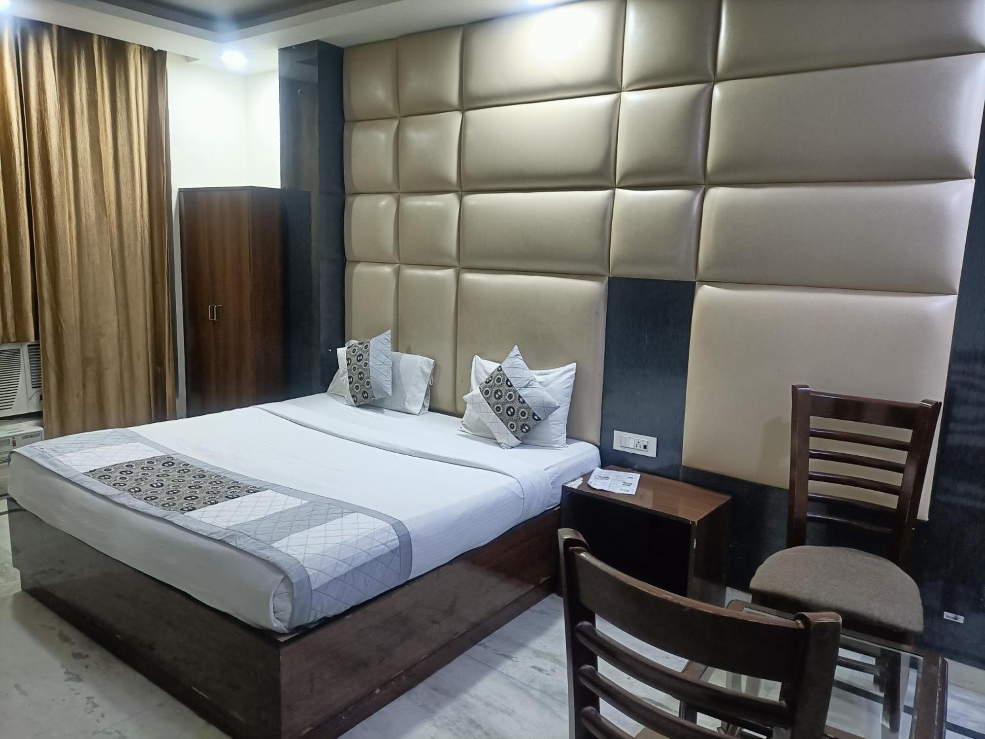 Hotel Tela Plaza Near Igi Airport 4*